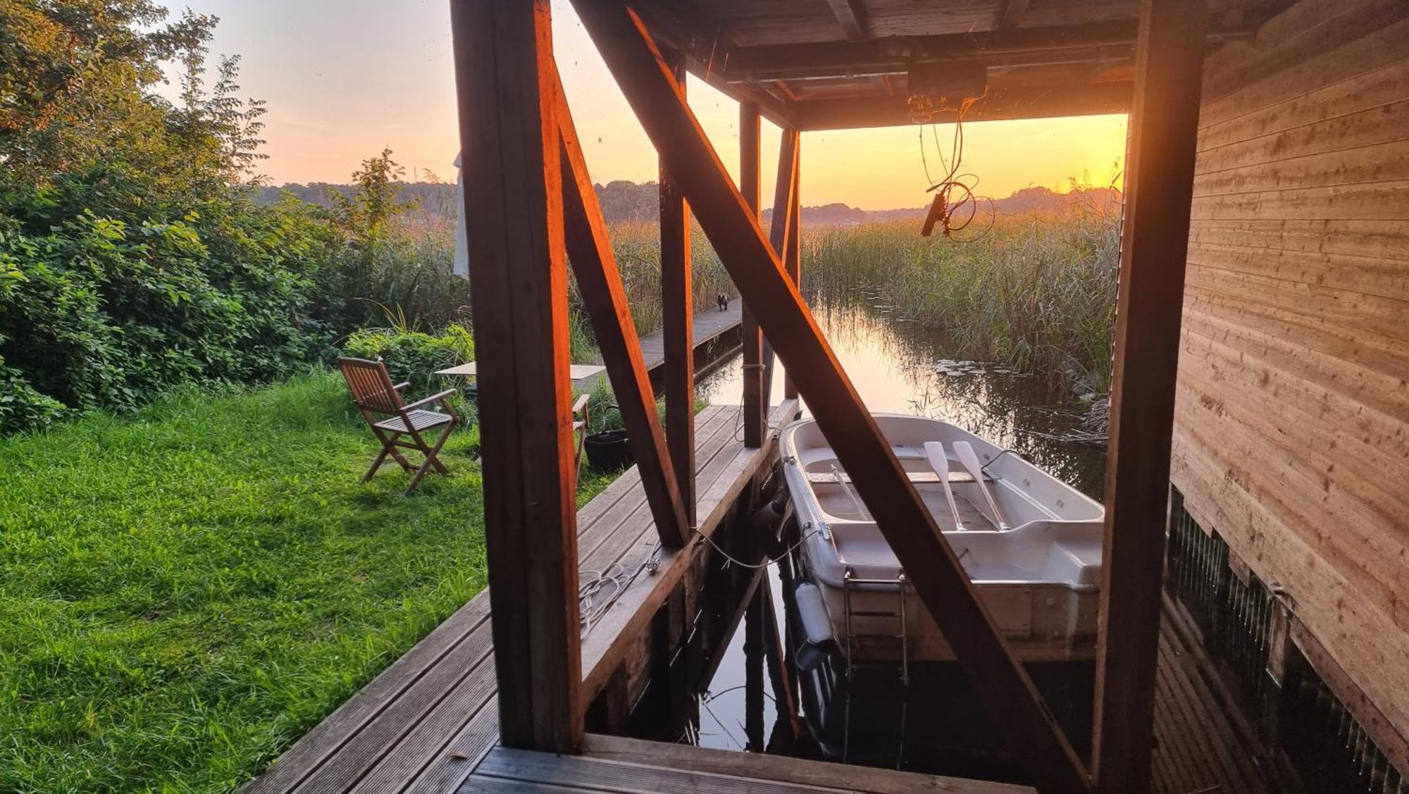 Mecklenburgische Seenplatte - Fh Mit Optionalem Steg Und Ruderboot Grosszerlang ภายนอก รูปภาพ